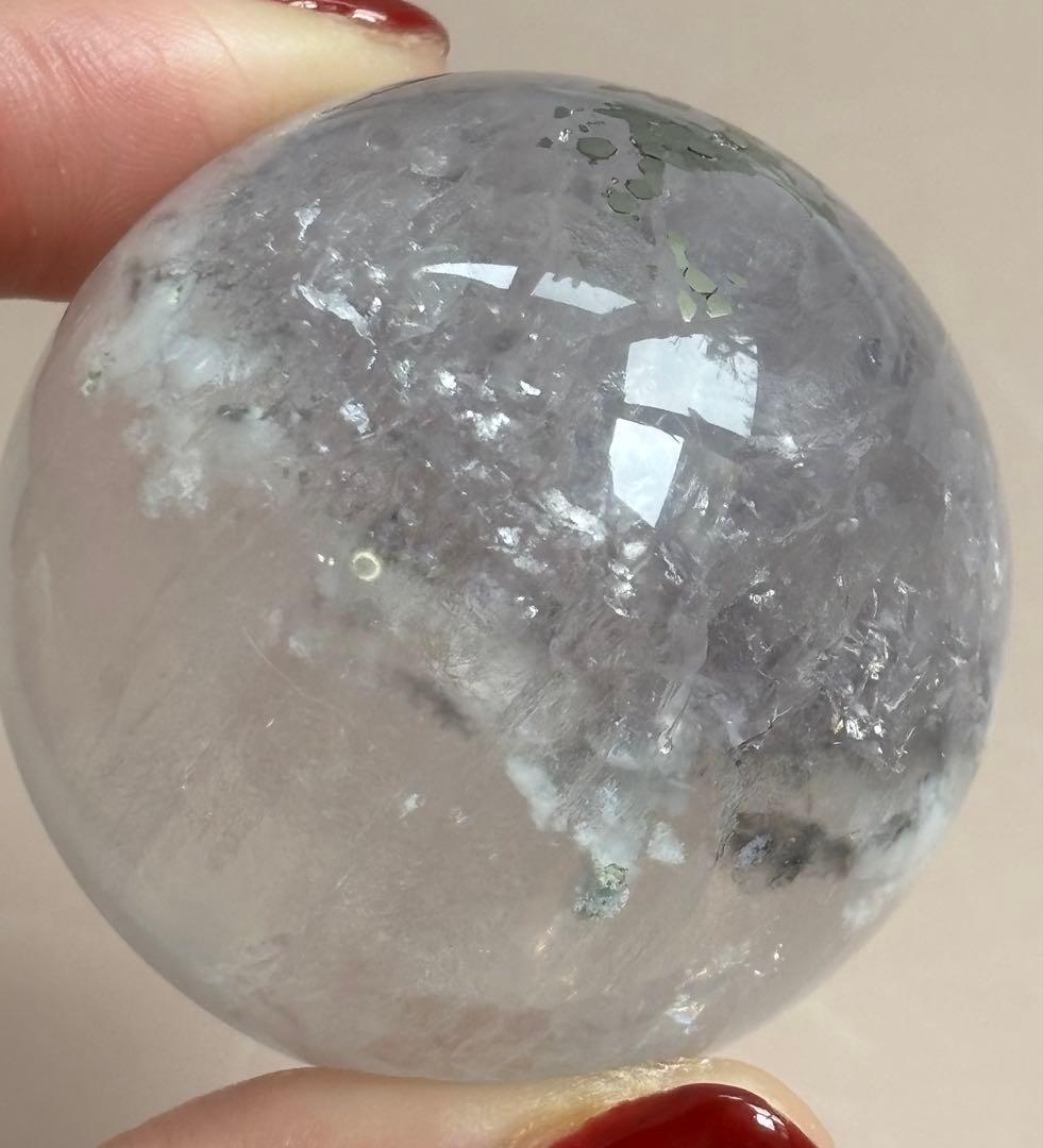 《セリサイト共生・虹彩結晶》パイライト イン フローライト＊スフィア　オーロラ虹