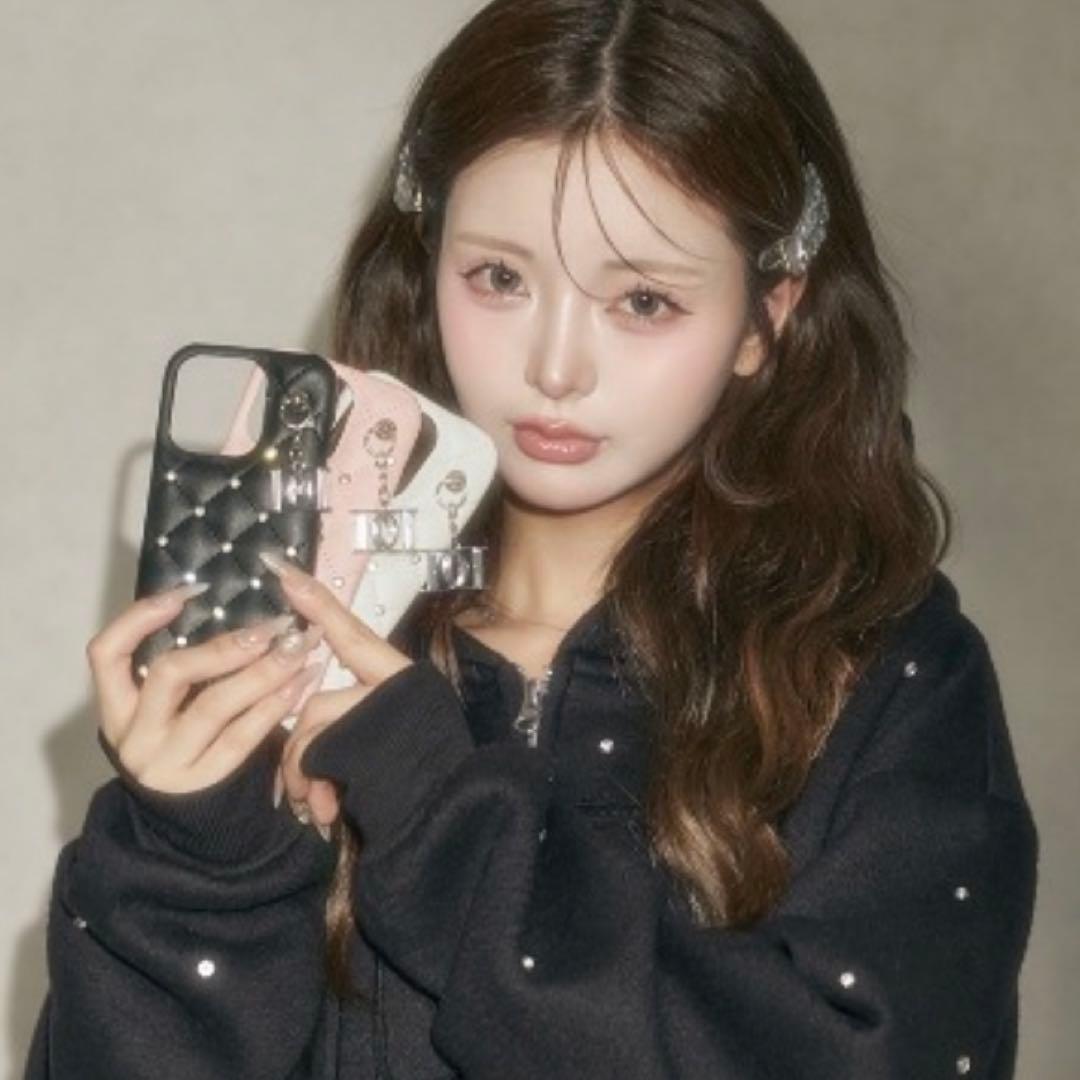 Darich キルティングDDチャームiPhone16Proケース　ダーリッチ