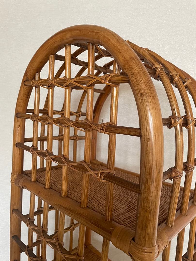 美品　ラタン製アーチ型3段ウッドラック　本棚　飾り棚　3段　ディスプレイラック