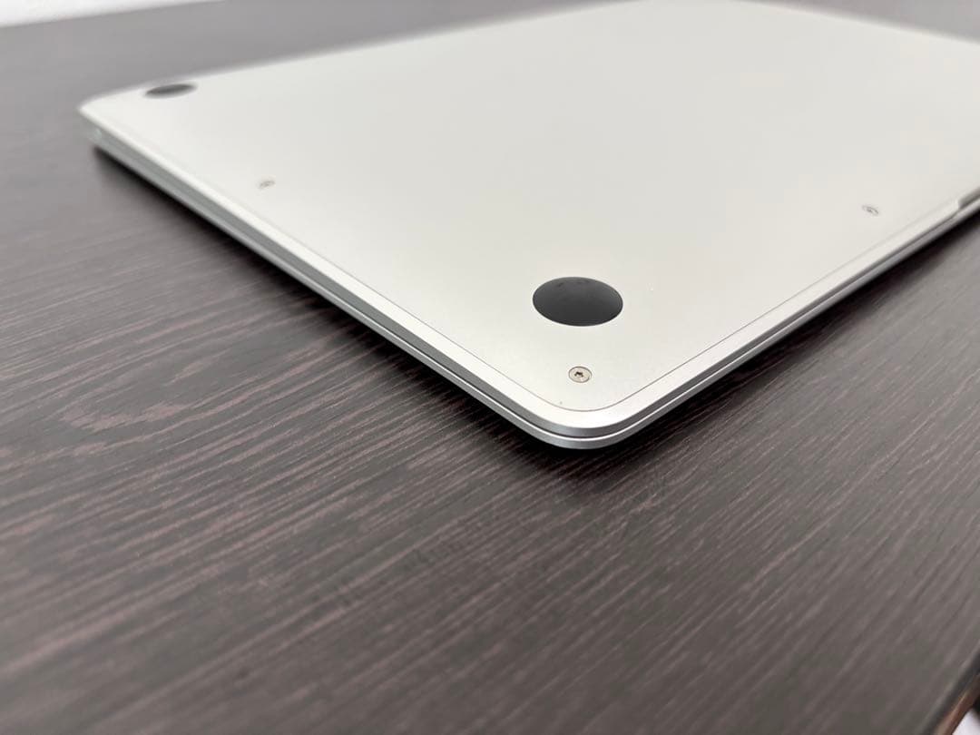 【Thu】MacBook/2020/13.3インチ/256GB/8GB