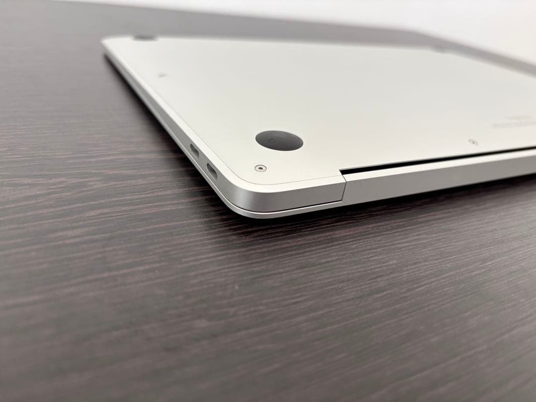 【Thu】MacBook/2020/13.3インチ/256GB/8GB