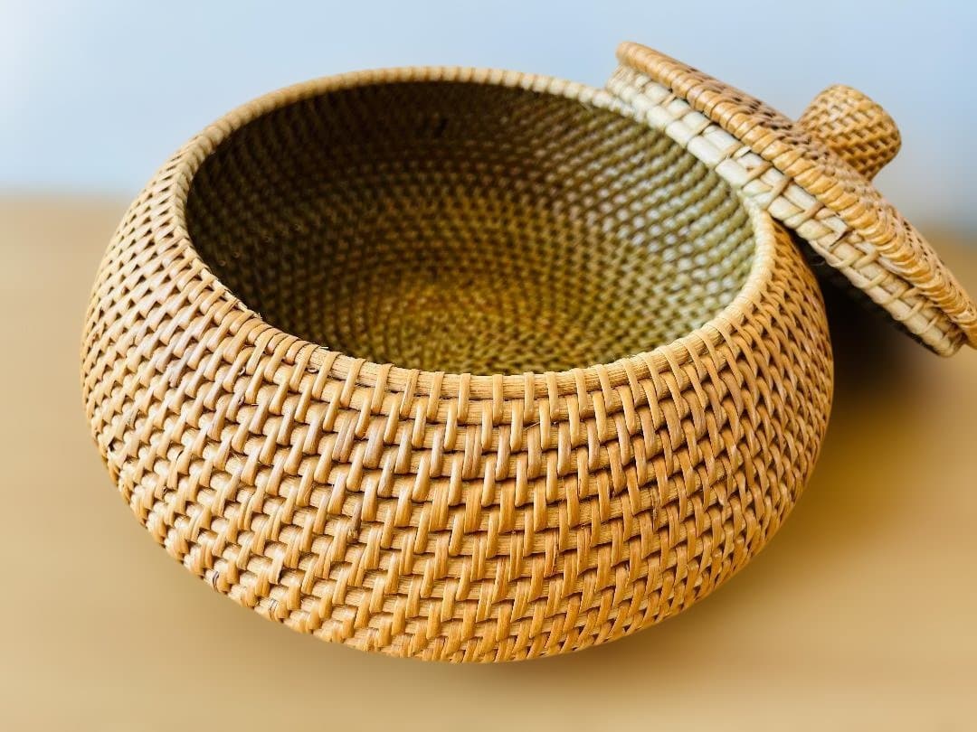 天然素材 アジア籐籠 円形蓋付き収納バスケット