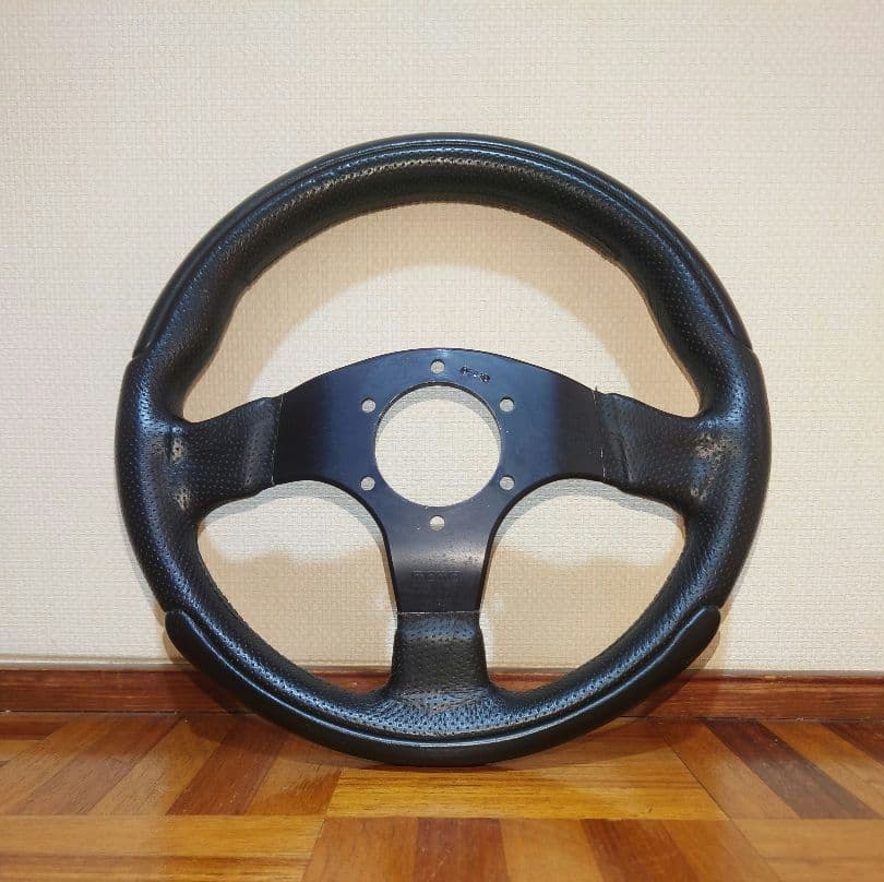 momo ステアリング 30パイ