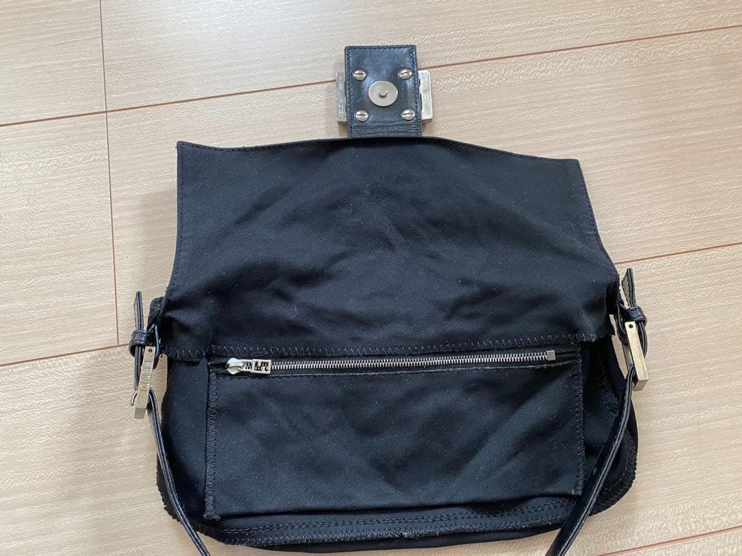 FENDI フェンディ　マンマバケット　ショルダーバッグ