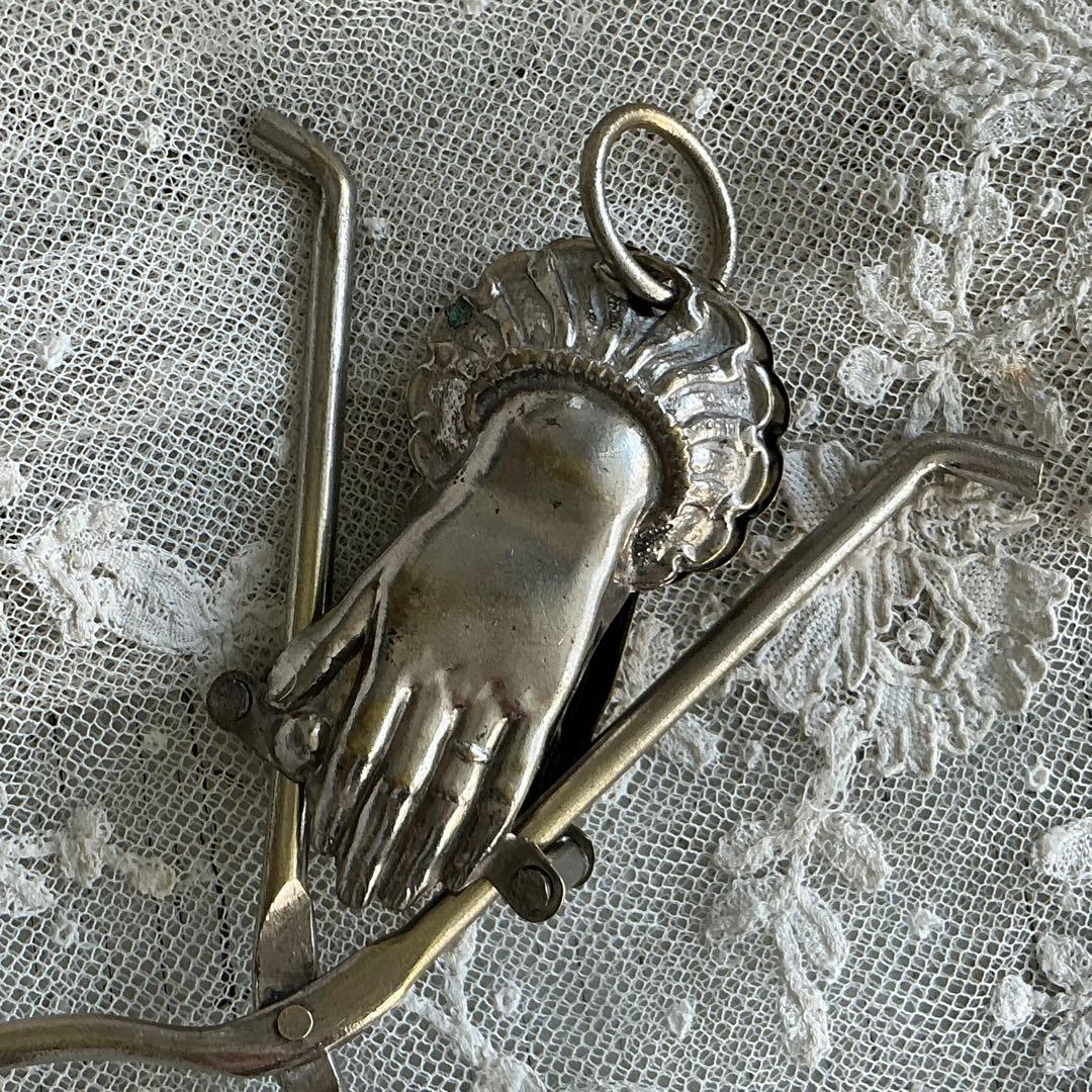 【超希少】１９世紀　フランスアンティーク　リフタークリップ　ハンドモチーフ