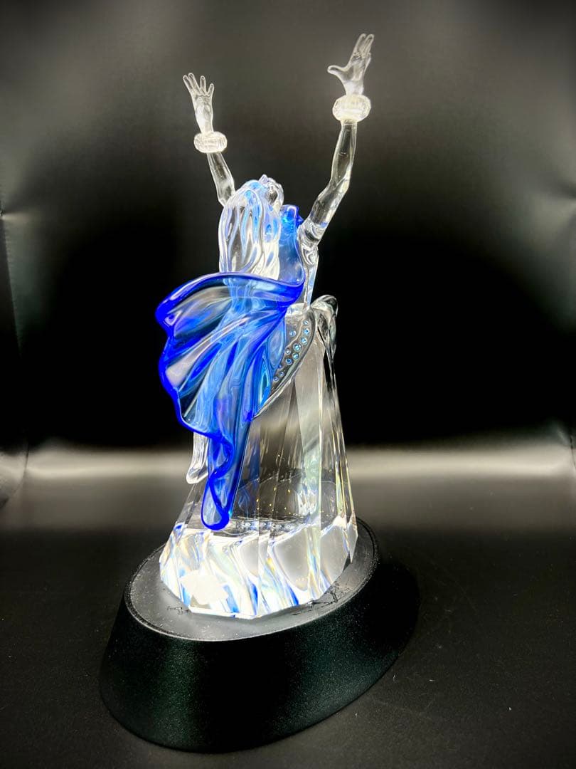 クリスタルフィギュア 青い髪