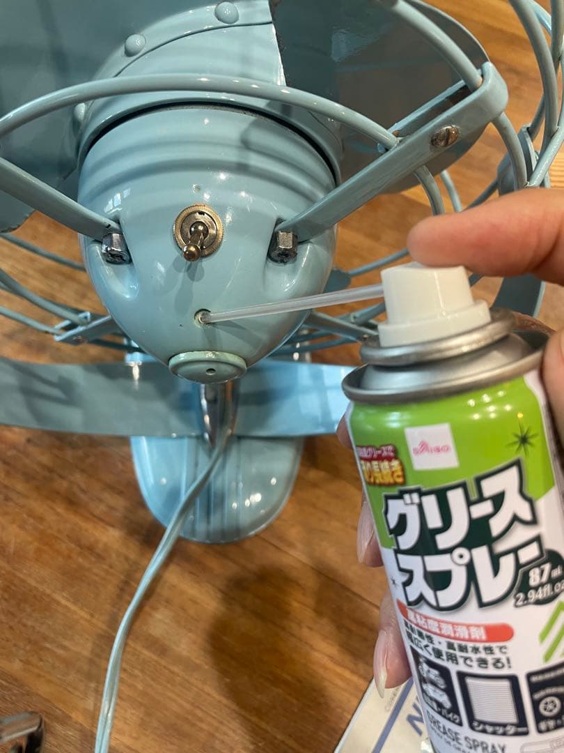 Toshibaレトロ扇風機　陽に向かう燕・向日葵のイメージデザインecoで涼しく