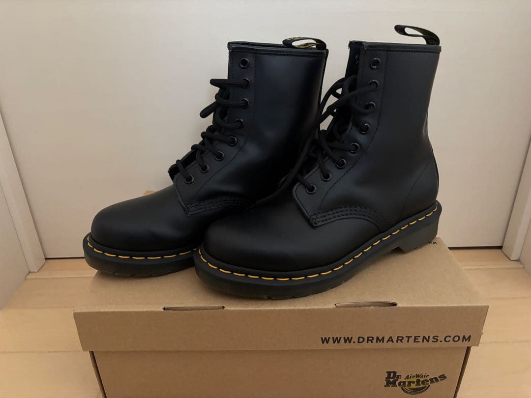 Dr. Martens ブラックレザーブーツ　8ホール