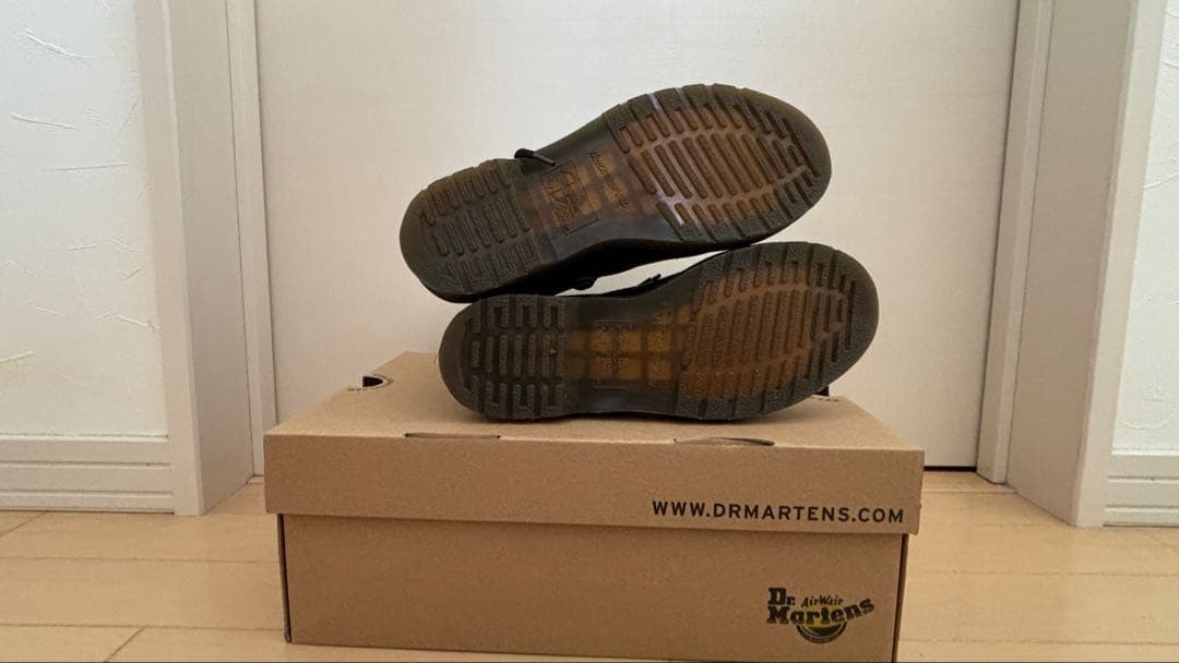 Dr. Martens ブラックレザーブーツ　8ホール