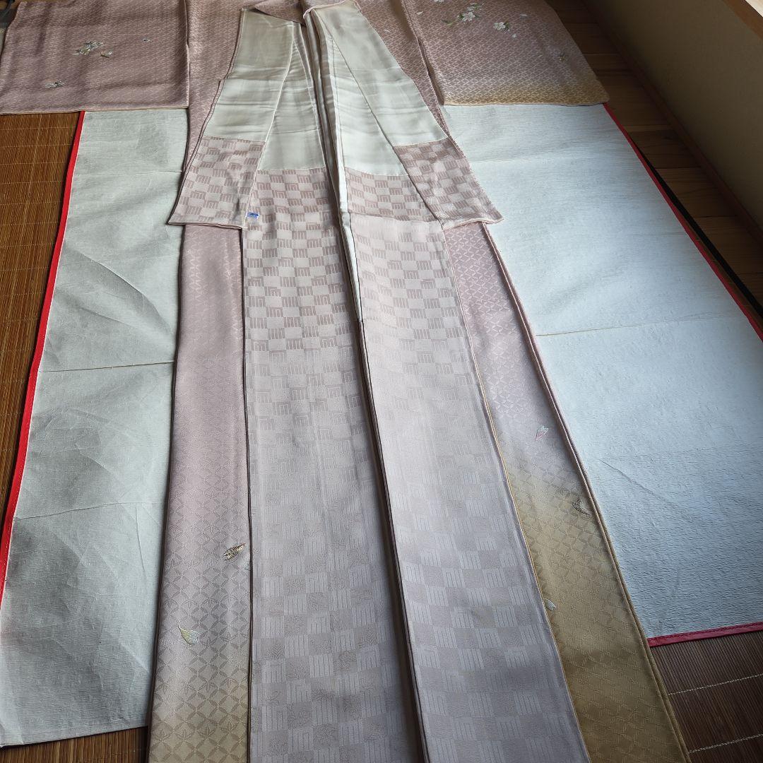 逸品を纏う　桜の刺繍　山口美術織物の付下げ