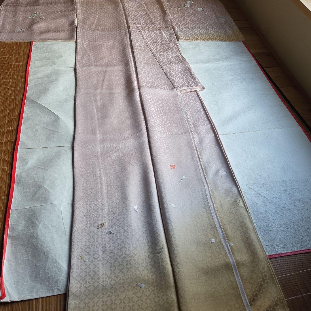 逸品を纏う　桜の刺繍　山口美術織物の付下げ