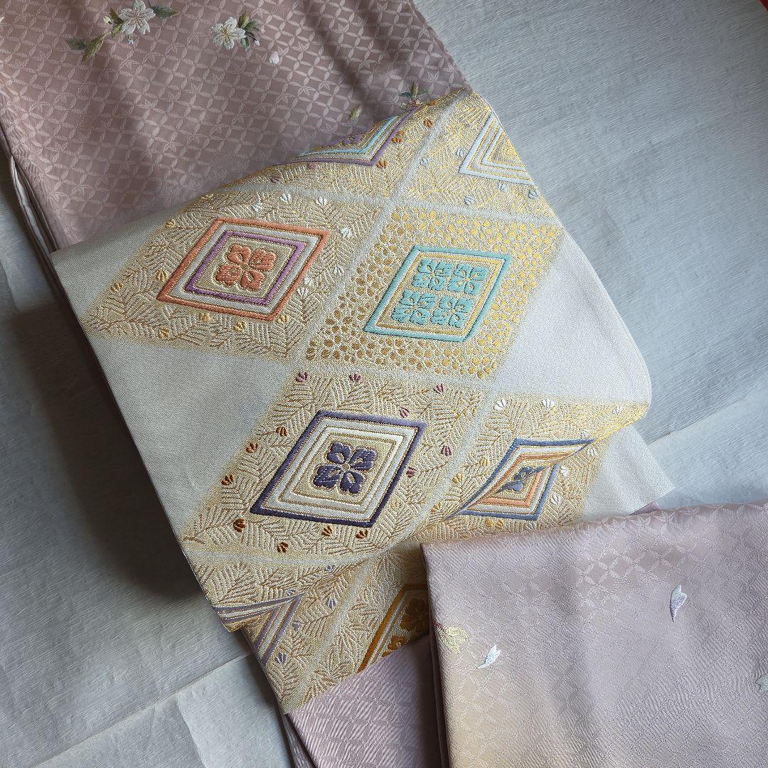 逸品を纏う　桜の刺繍　山口美術織物の付下げ