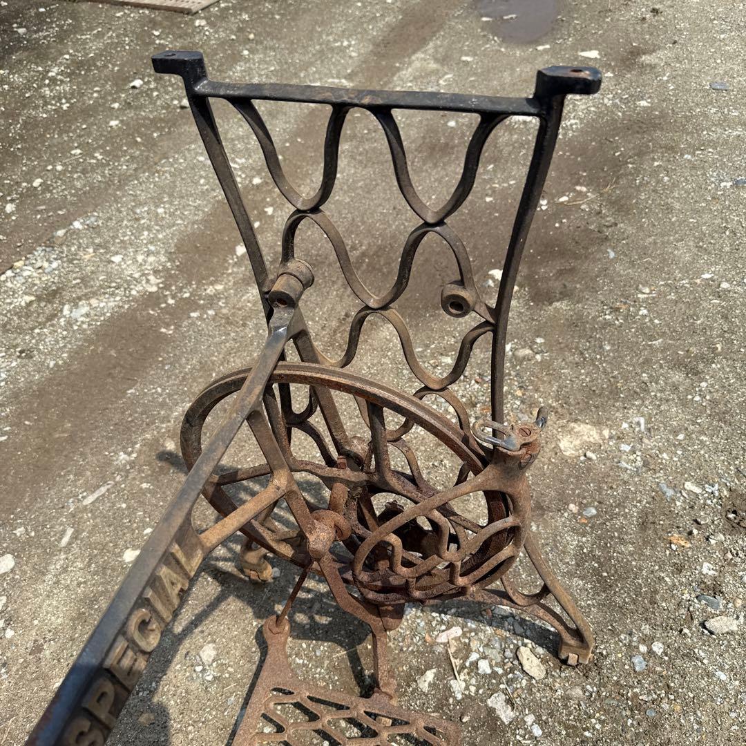 ＆激レア SPECIAL足踏みミシン ミシン脚 網目 古鉄 アンティーク 現状品