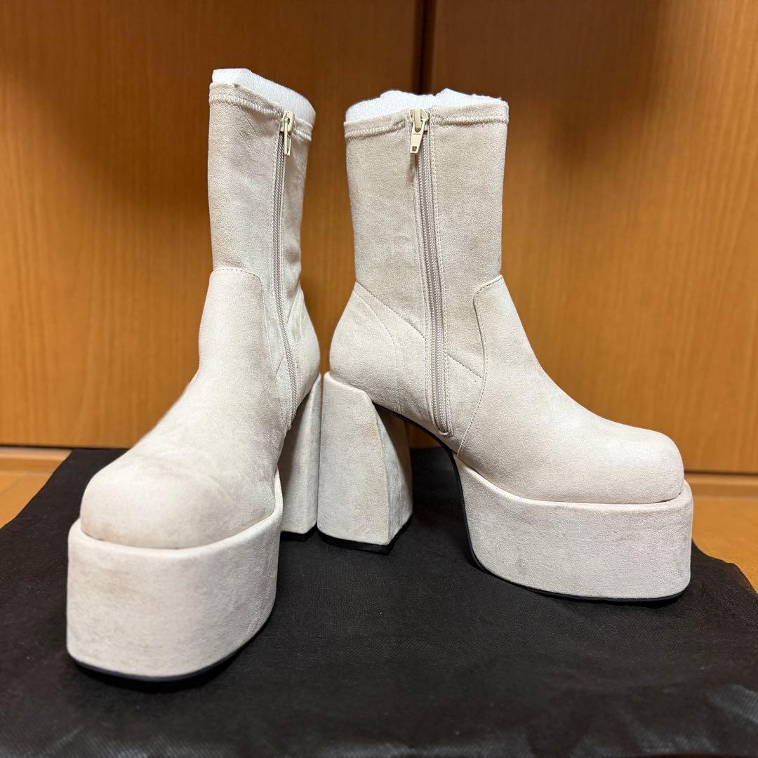 【新品未使用】EMODA バルキープランプショートフィットブーツ Mサイズ