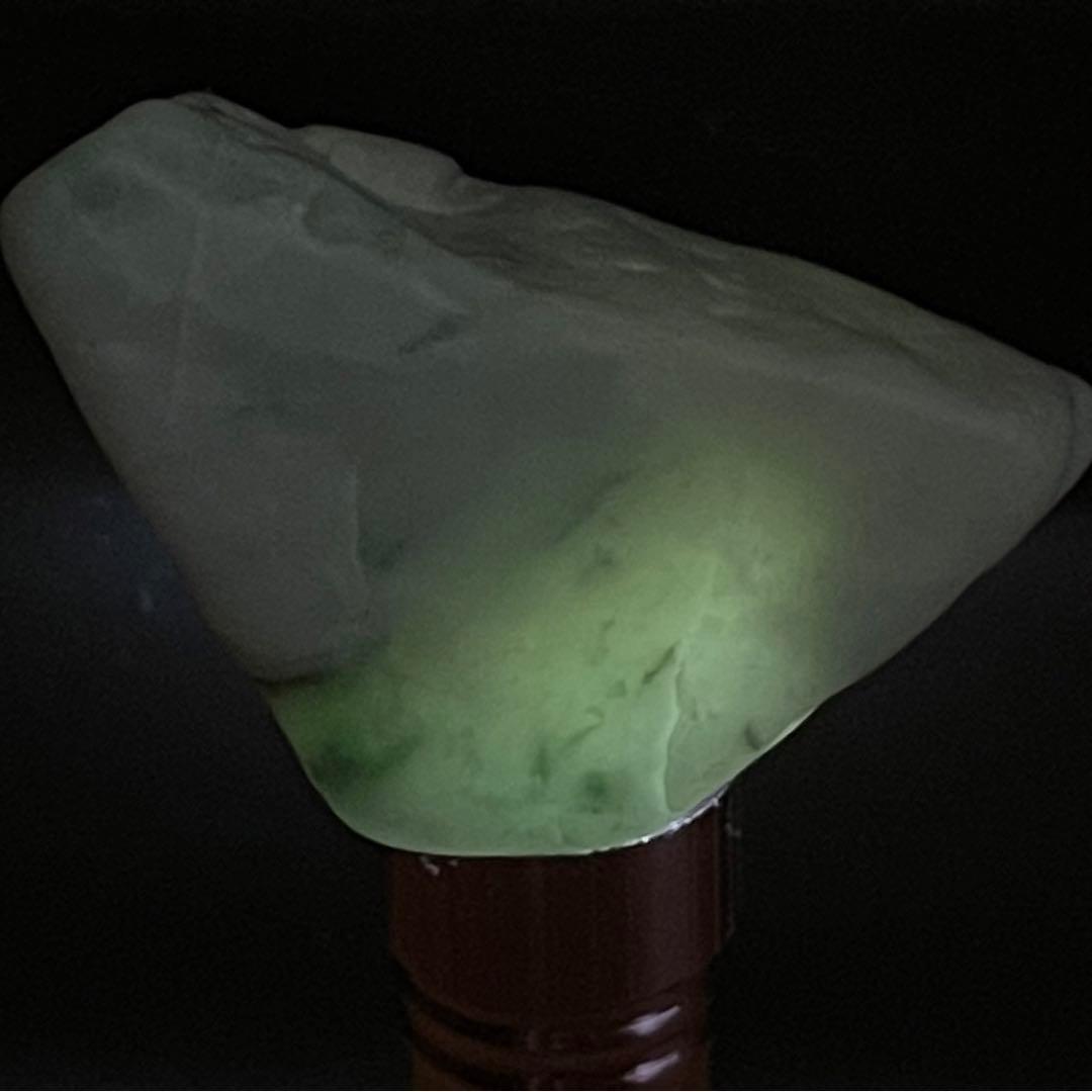 糸魚川翡翠 白地にグリーン 海岸採取