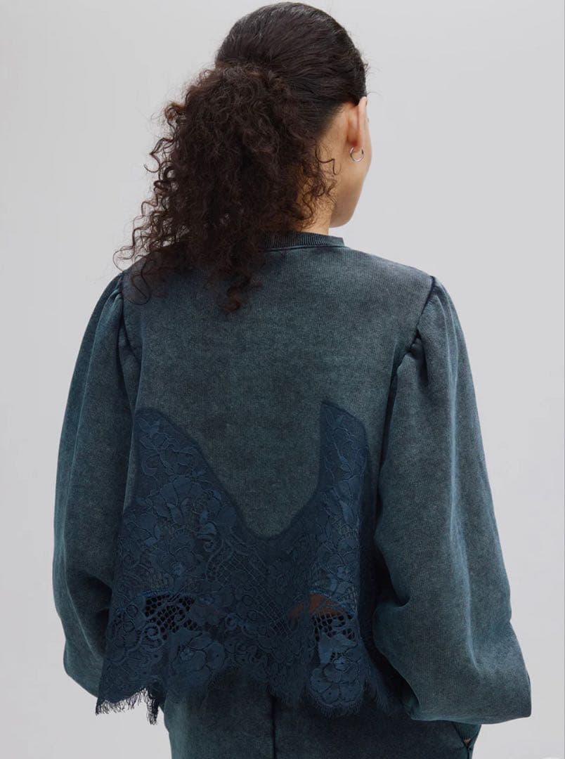 【AMERI】CHEMICAL OVERDYE LACE SWEAT TOP