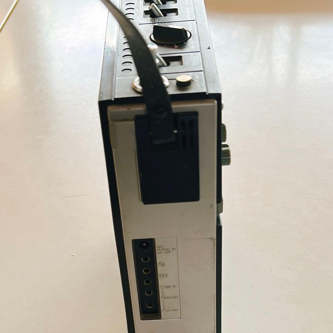 ICR-5500 ポータブルラジオチューナー電池入れて音は出ました。
