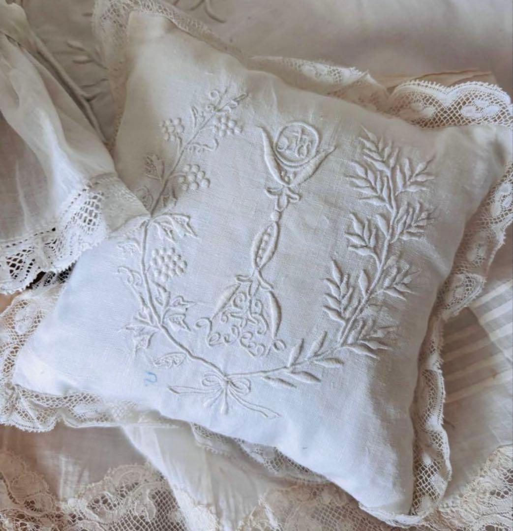 最終❤︎希少アンティーク素材小さなクッション　フランスアンティーク　リメイク
