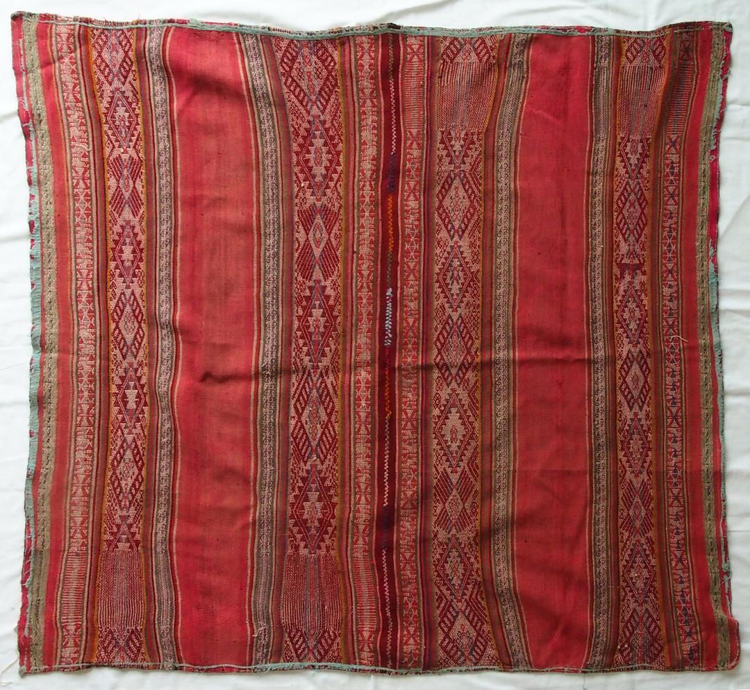 クスコ大聖堂前で入手、スーユなどインカ伝統モチーフ織り込みビンテージ・ショール