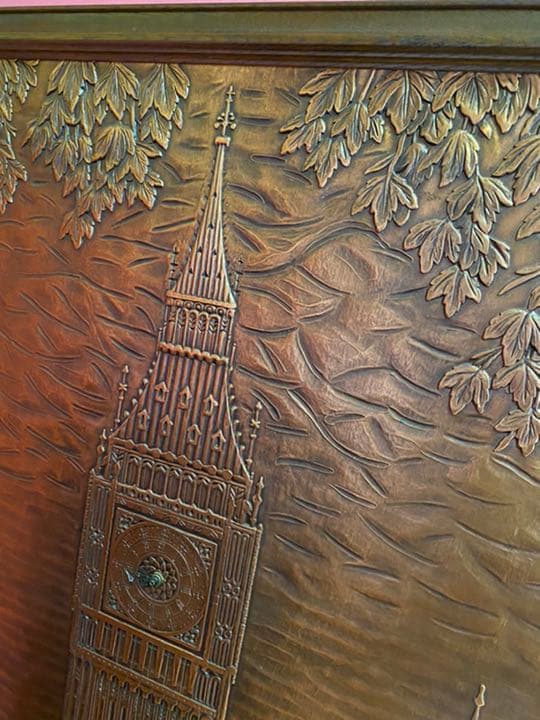 引っ越しの為、飾るスペースがなくお売りしたいです。 銅板の飾り画