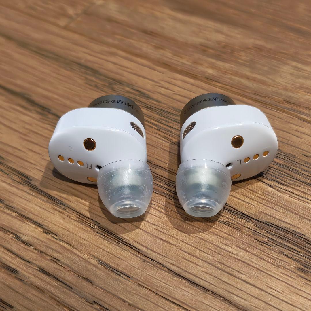 Bowers & Wilkins Pi7 ワイヤレスイヤホン（白色）