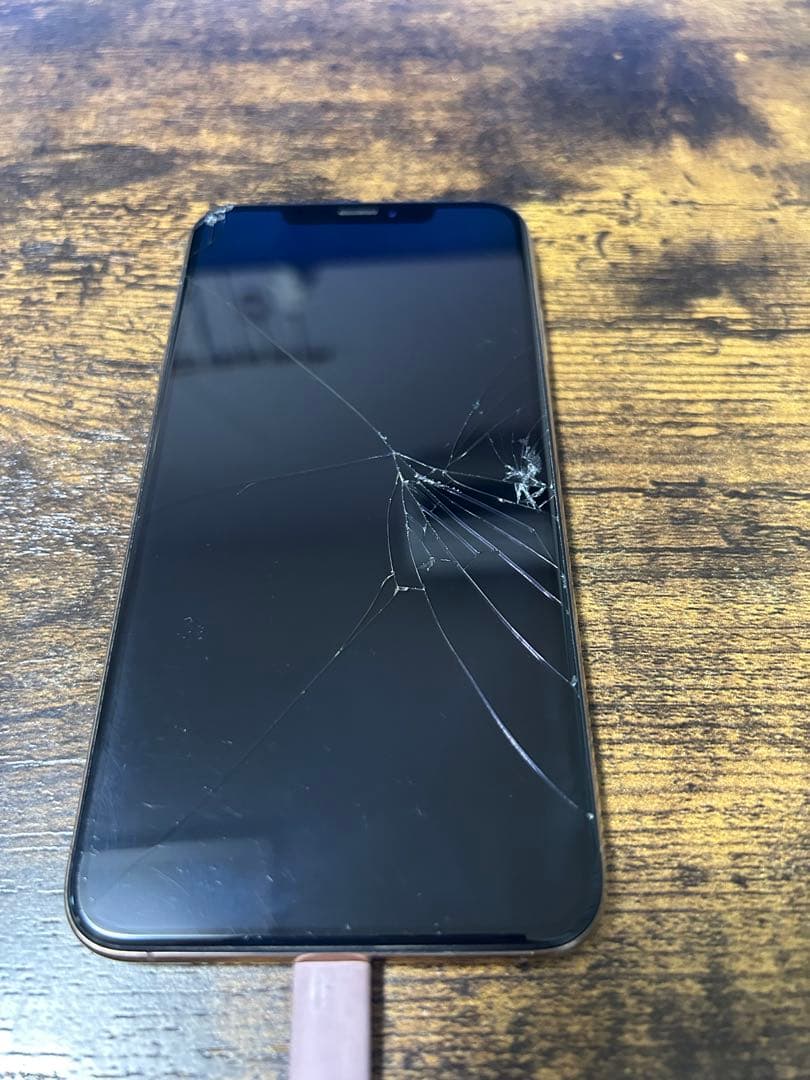 iPhone XS MAX 256G ひび割れあり