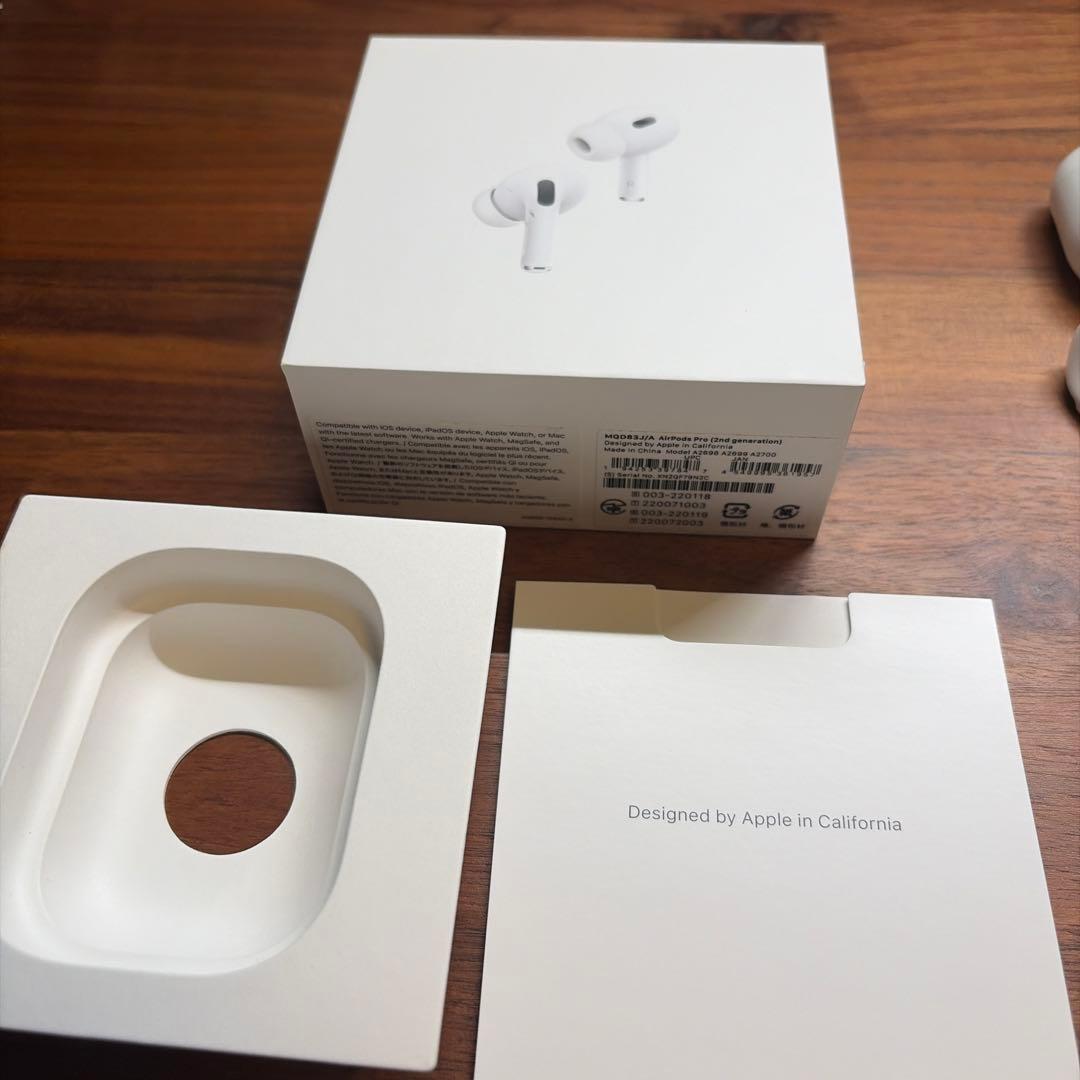 AirPods Pro2 本体 充電ケース 付属品(左イヤーチップのみ破損)