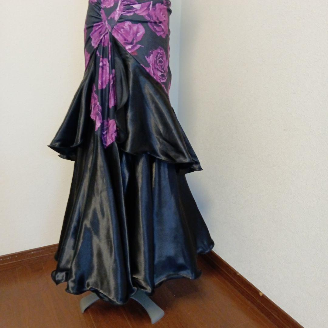 専用✨️豪華✨️社交ダンス用ツ―ピ―スドレス 黒と紫の花柄（M〜Ｌサイズ）