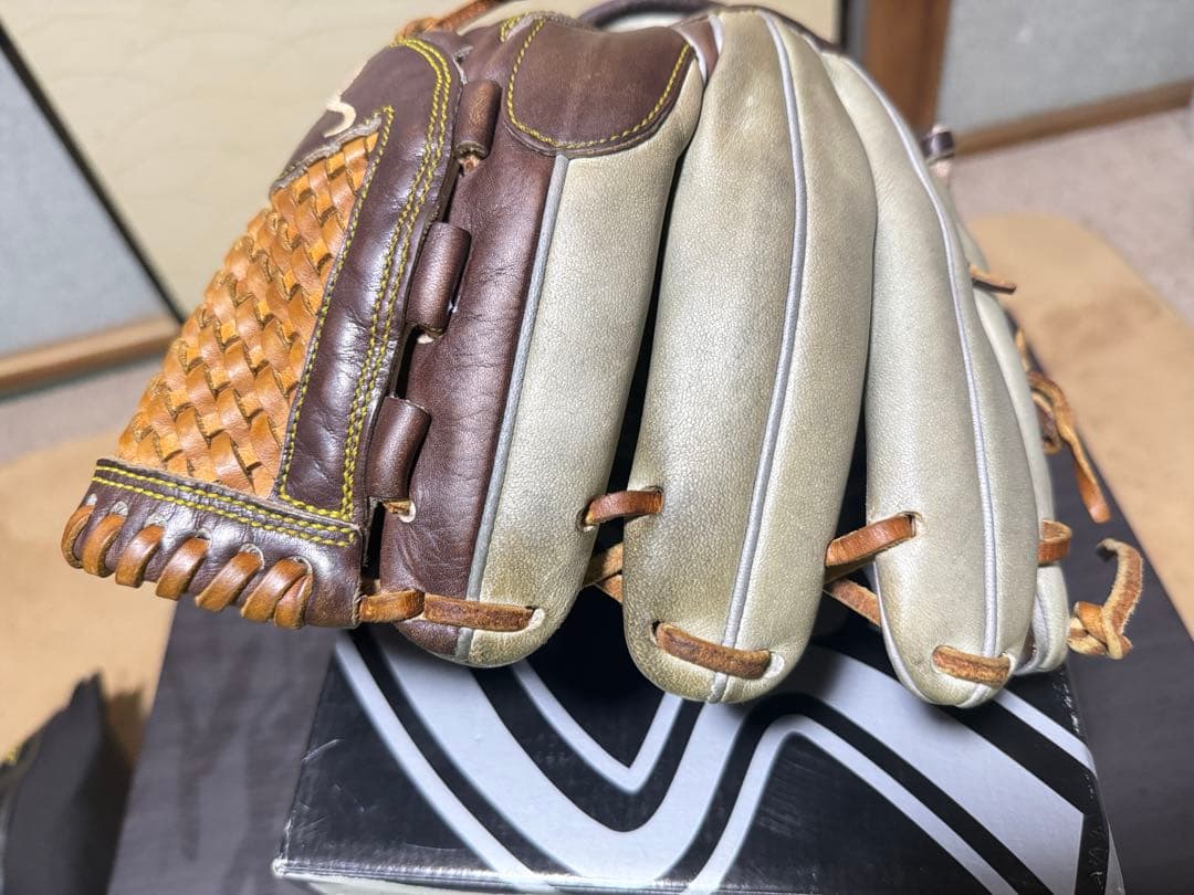 硬式用グローブ