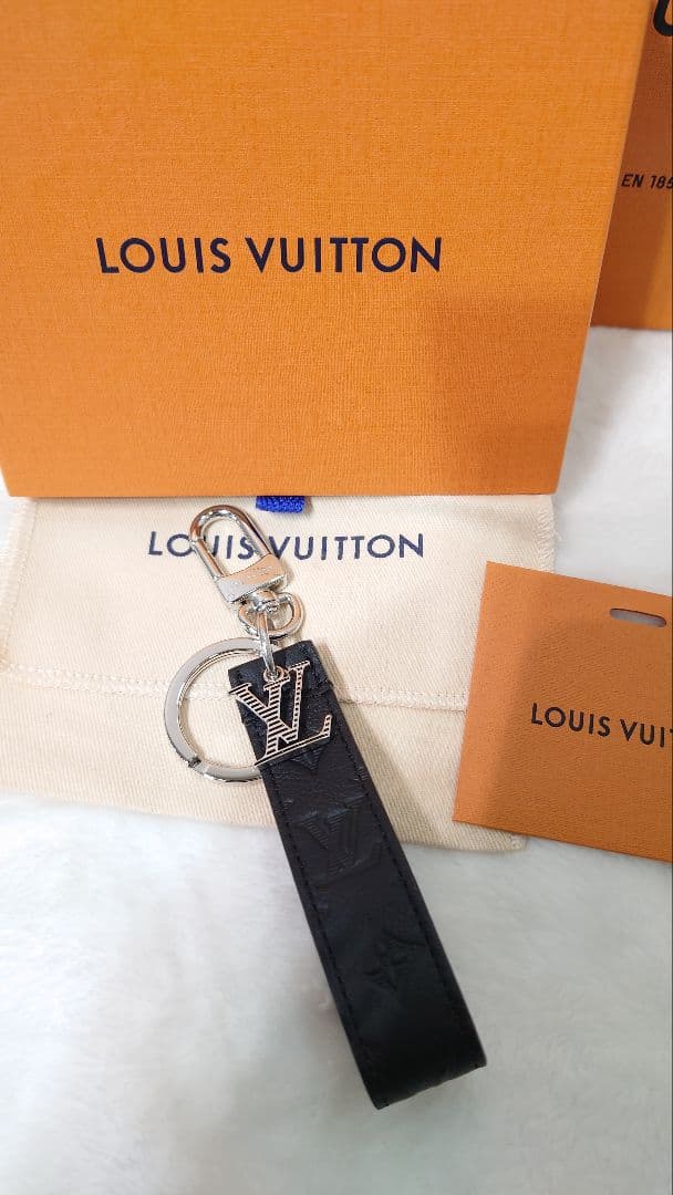 ★未使用　LOUISVUITTON　モノグラムシャドウ　キーホルダー　ドラゴンヌ