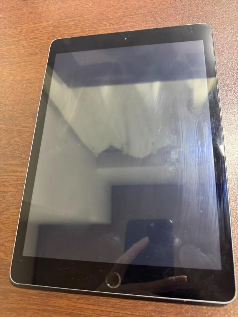 【iPad】第8世代 128GB スペースグレーWi-Fi + Cellular