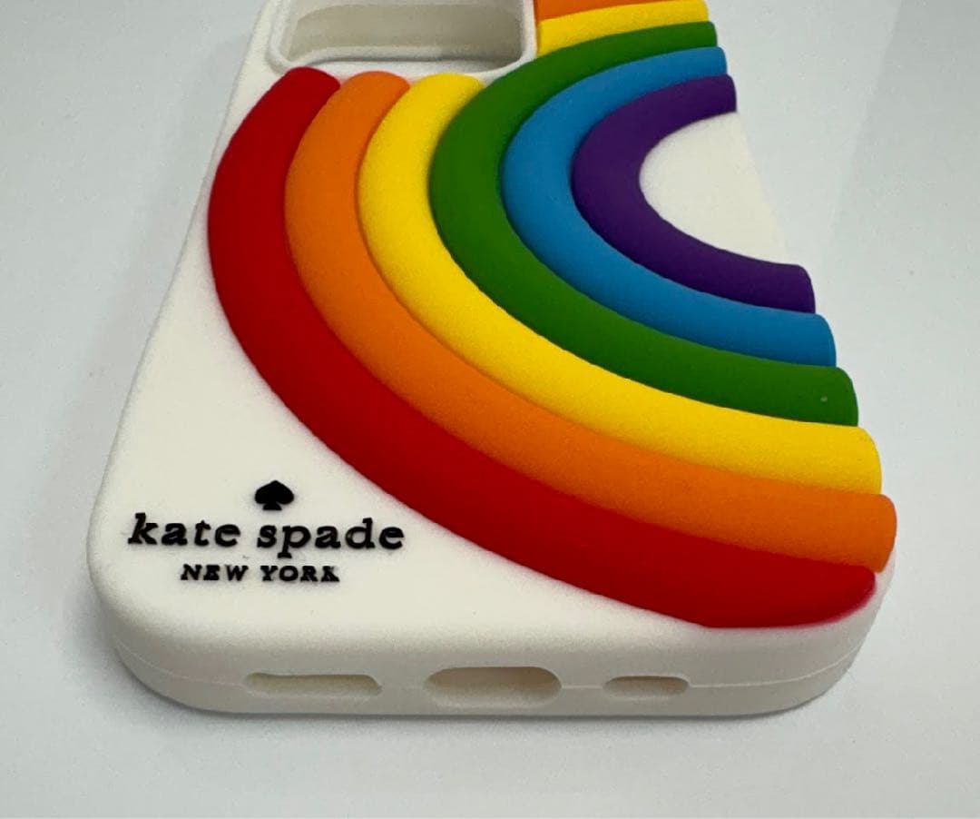 在庫わずか☘️正規品 ケイトスペードiPhone14Pro ケース 虹 レインボー