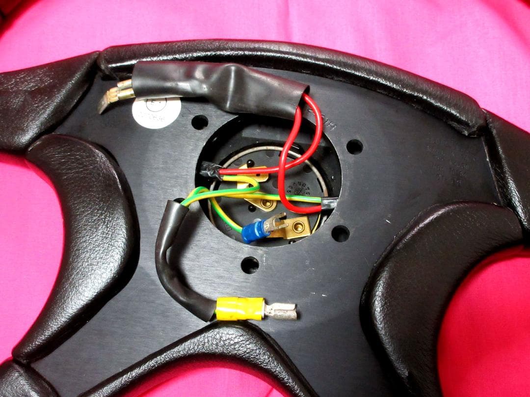 6366 正規品！MOMO OLYMPIC 3 モモオリンピックⅢ 36Φ