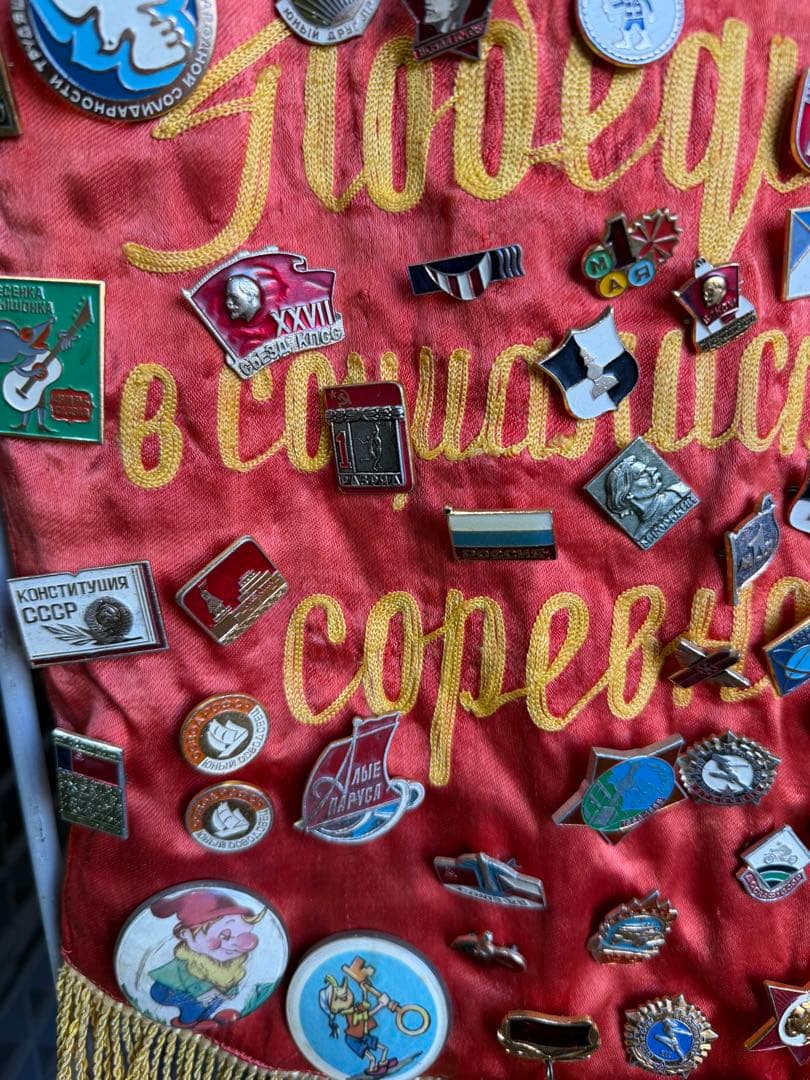 レーニン肖像画付き　バッチ　ロシア　希少品