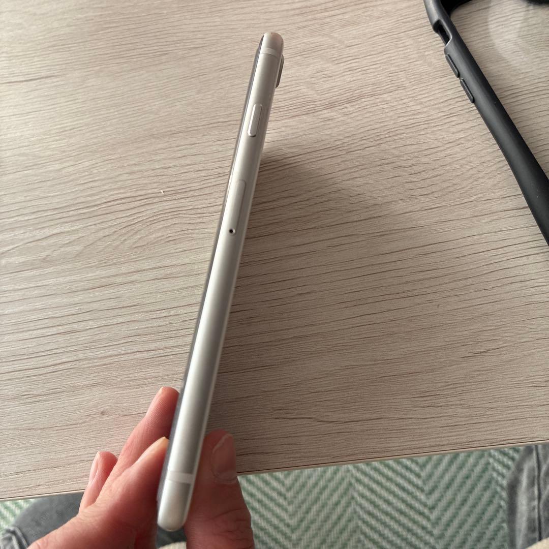 iPhone se2 ホワイト　SIMフリー　128GB