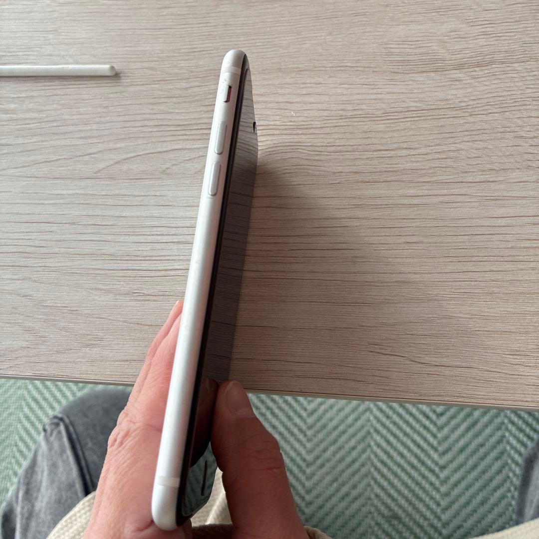 iPhone se2 ホワイト　SIMフリー　128GB