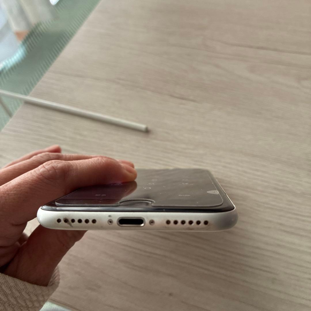 iPhone se2 ホワイト　SIMフリー　128GB