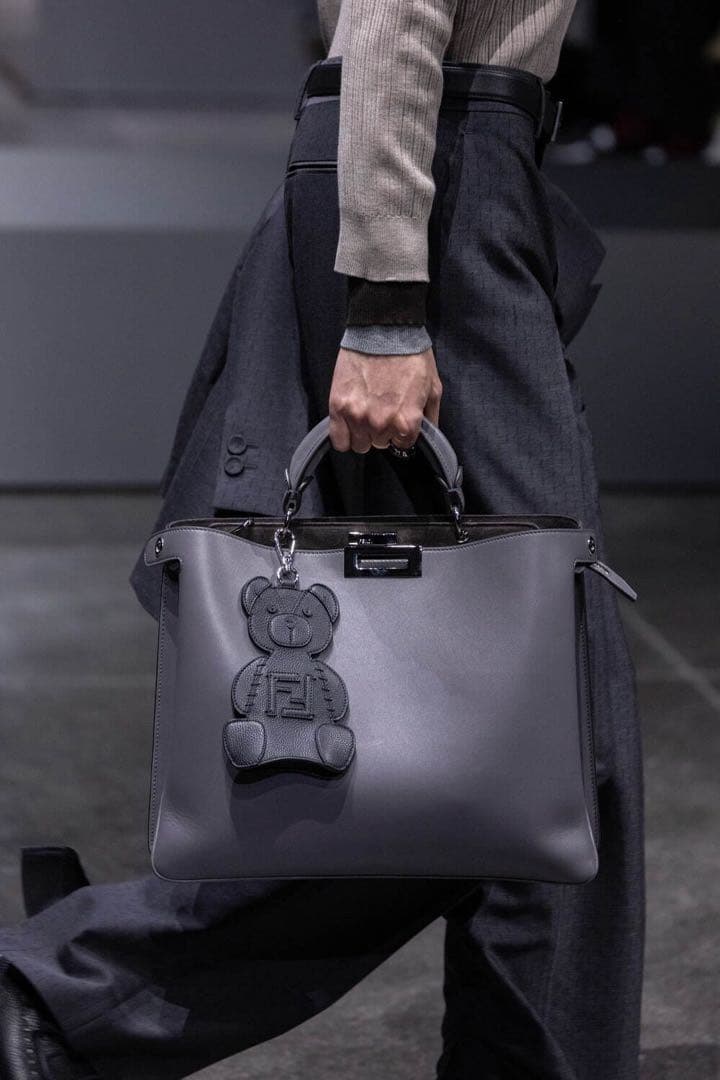 希少　FENDI レザー製ベア　大型チャーム