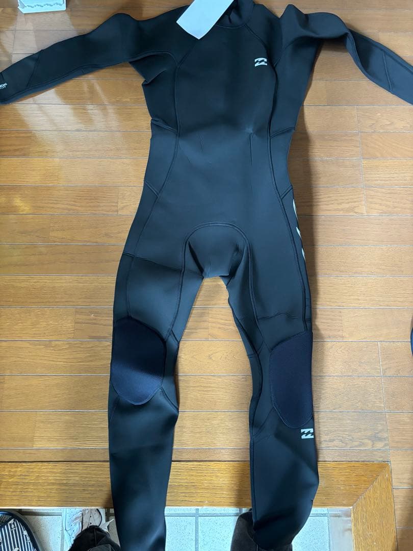 Billabong ウェットスーツ 新品タグ付き 黒