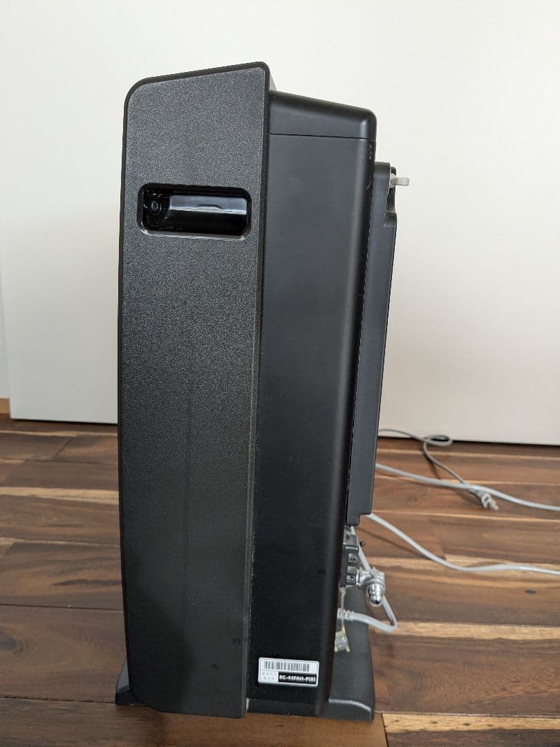 ガスファンヒーター 黒 スリムデザイン