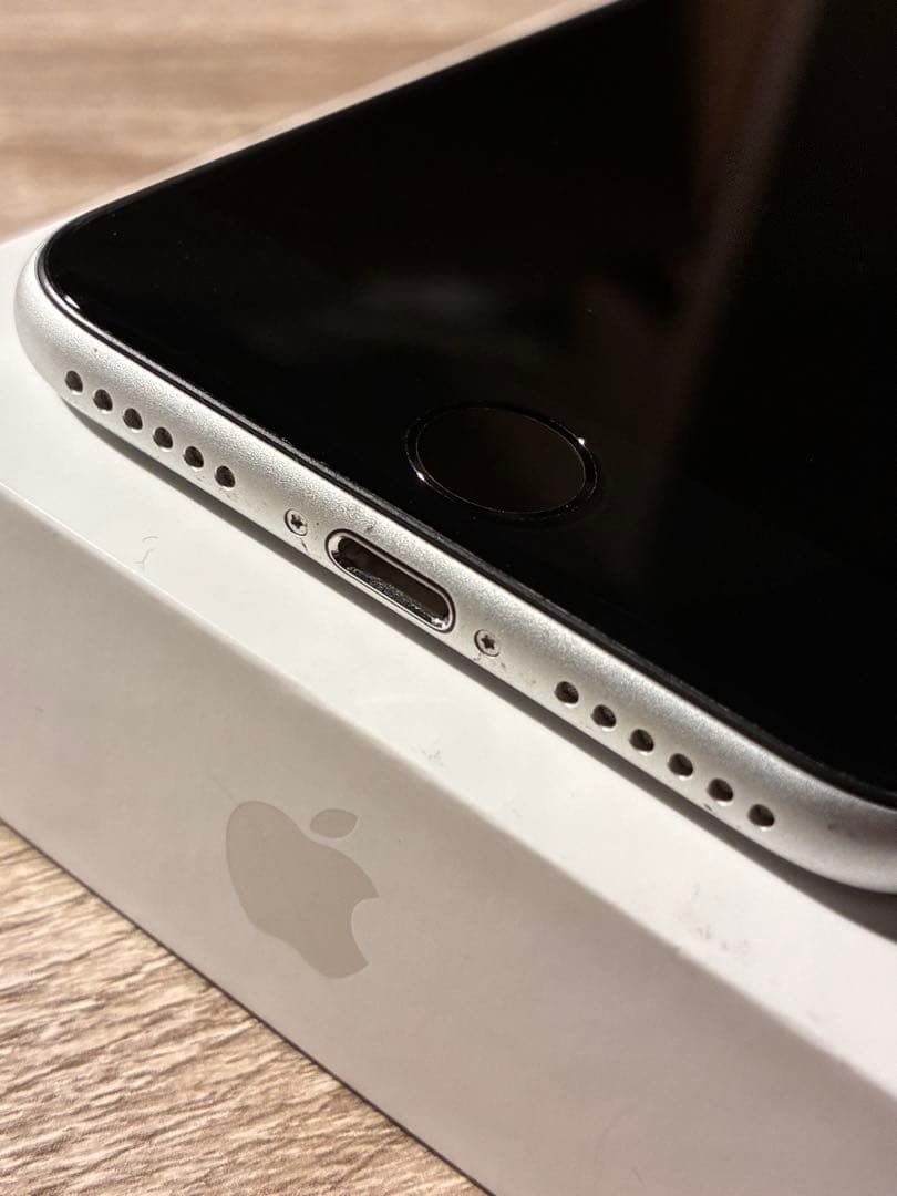 ★美品★ Apple iPhone SE 第2世代 ホワイト 64GB 本体