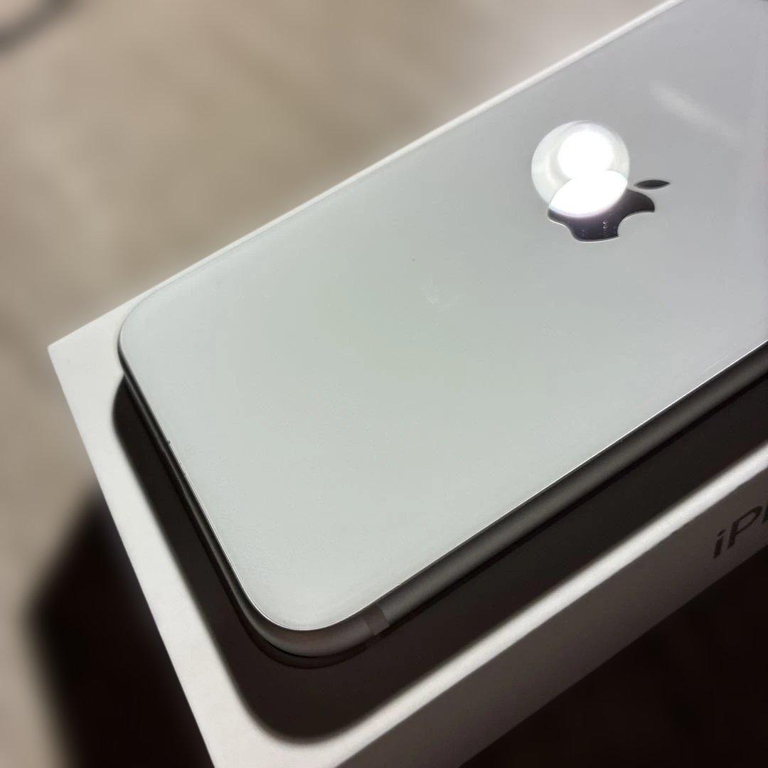 ★美品★ Apple iPhone SE 第2世代 ホワイト 64GB 本体