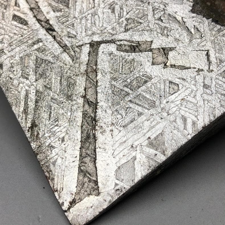 M　隕石 鉄隕石　アルタイ隕石　原皮付き　ナチュラル　原石　重さ約153ｇ