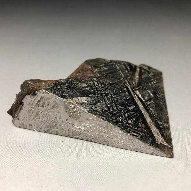 M　隕石 鉄隕石　アルタイ隕石　原皮付き　ナチュラル　原石　重さ約153ｇ