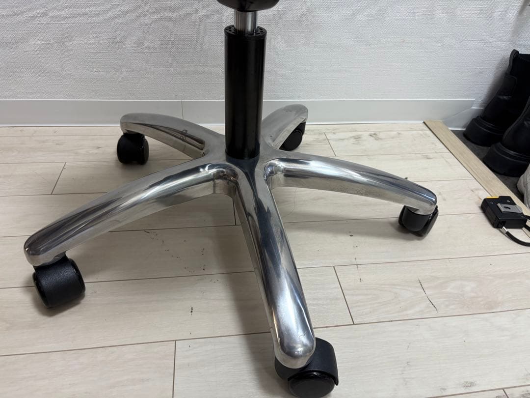 【腰痛対策・姿勢矯正】アーユルチェアー　プレミアムモデル01