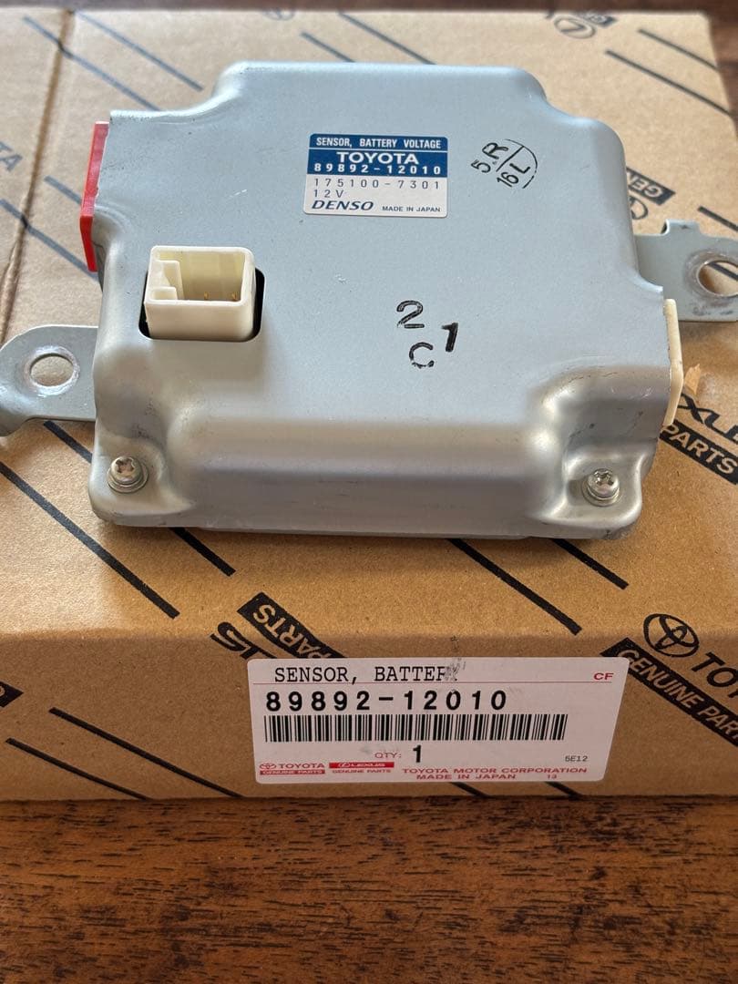 トヨタ ノア80 ハイブリッド ボルテージセンサー 89892-12010