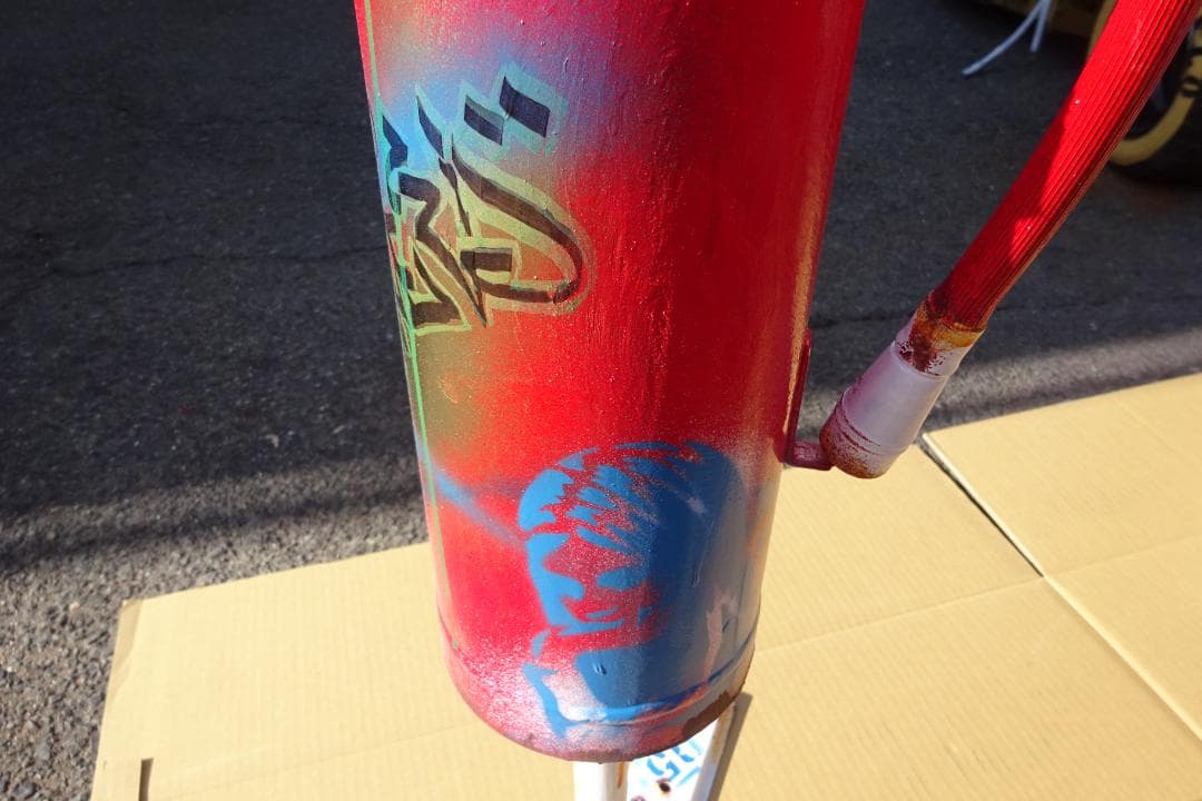 バンク オブジェ/飾り/アクセサリー 本物の消火器 落書き 郵便局ポスト