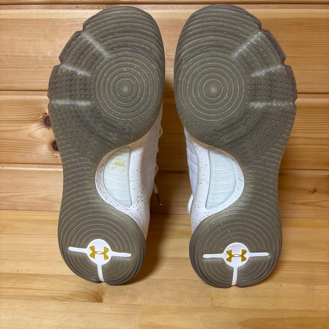 Under Armour Curry 4 ホワイト/ゴールド　28cm