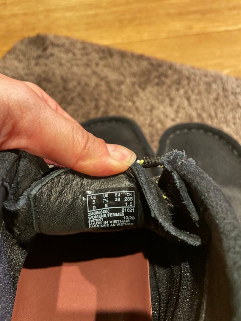 クラークス　ワラビーブーツゴアテックス （ブラックスエード）24センチ