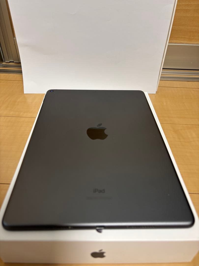 iPad AIR 第3世代 WIFI 64GB （液晶表示むらあり）